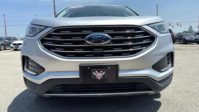 Photo of 2019 Ingot Silver Metallic Ford Edge