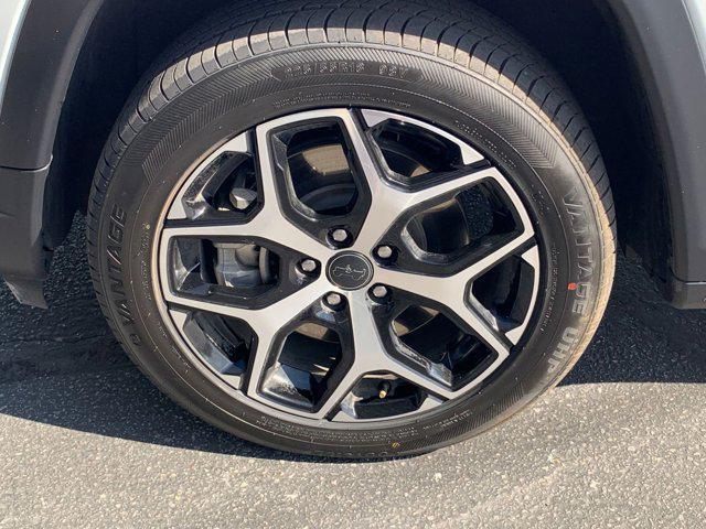 Photo of 2025 Bright White Clearcoat Jeep Compass