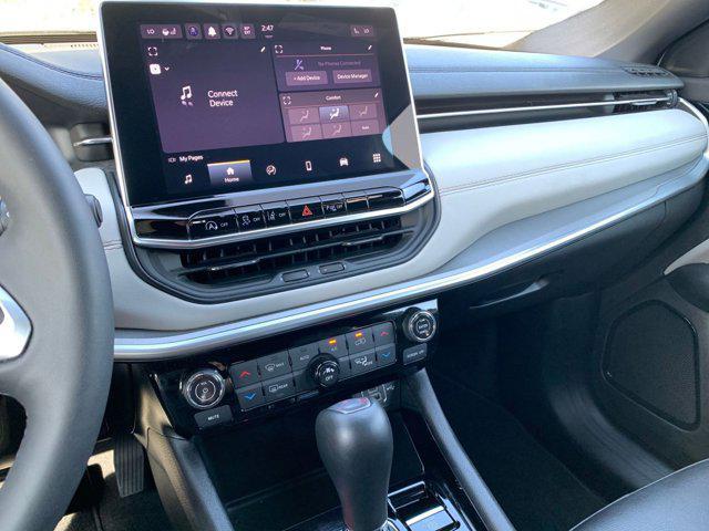 Photo of 2025 Bright White Clearcoat Jeep Compass