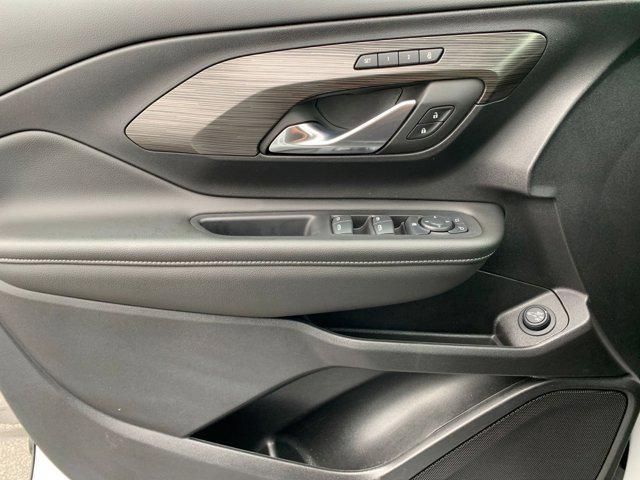 Photo of 2024 Summit White GMC Terrain