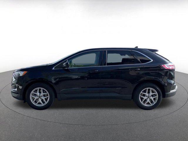 Photo of 2024 Agate Black Metallic Ford Edge