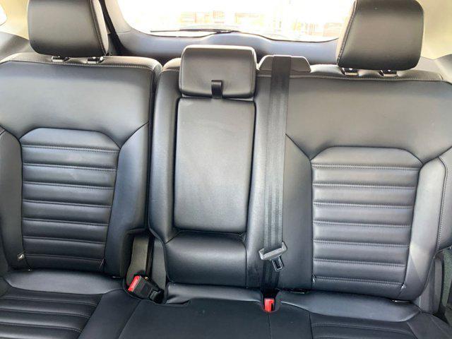 Photo of 2024 Agate Black Metallic Ford Edge