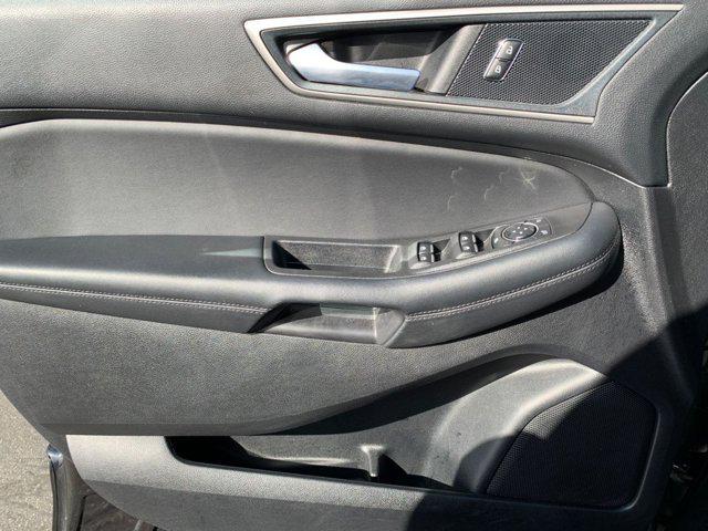 Photo of 2024 Agate Black Metallic Ford Edge