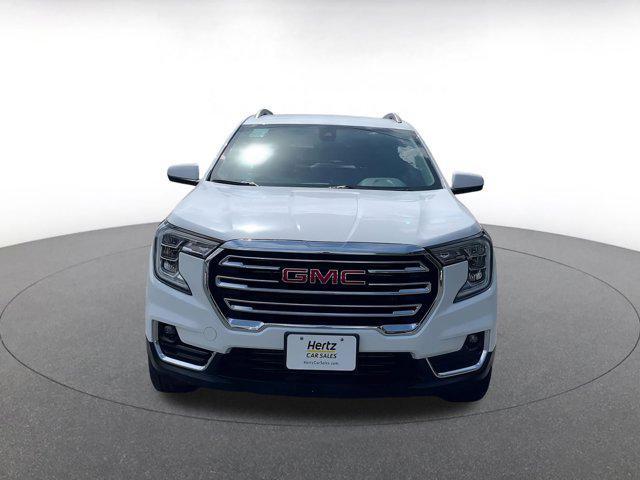 Photo of 2024 Summit White GMC Terrain