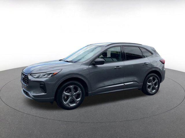 Photo of 2024 Carbonized Gray Metallic Ford Escape