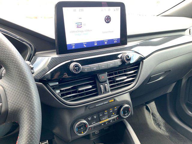 Photo of 2024 Carbonized Gray Metallic Ford Escape