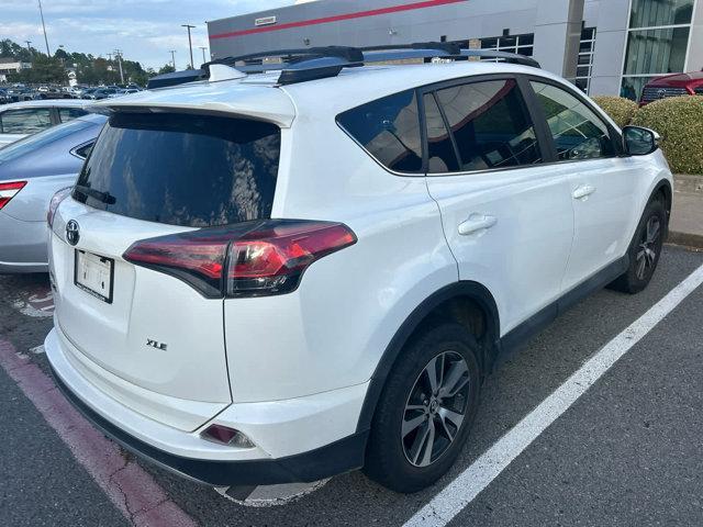 Photo of 2017 Super White Toyota RAV4