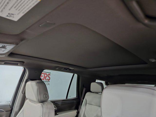 Photo of 2024 White Frost Tricoat GMC Yukon