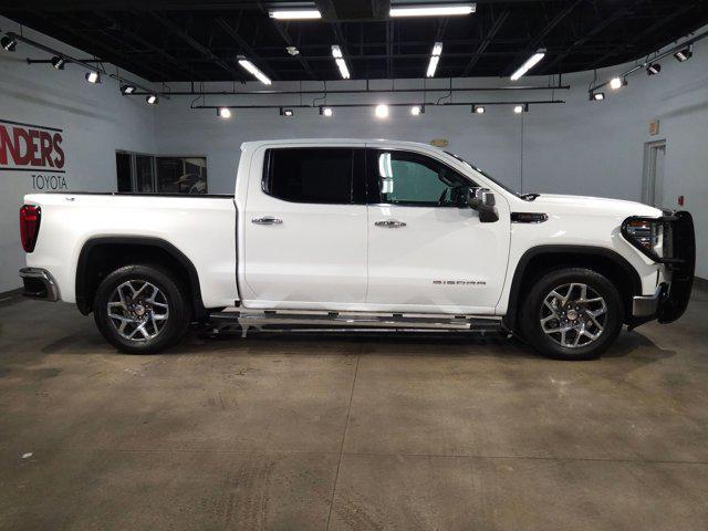 Photo of 2023 Summit White GMC Sierra 1500