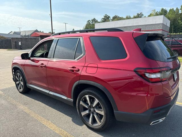Photo of 2025 Radiant Red Metallic II Honda Pilot
