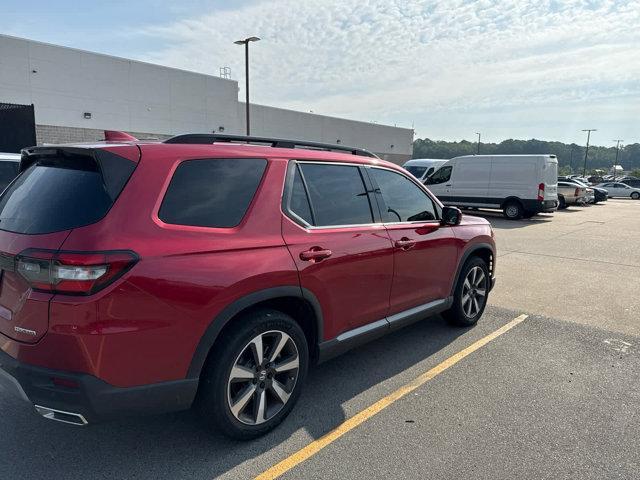 Photo of 2025 Radiant Red Metallic II Honda Pilot