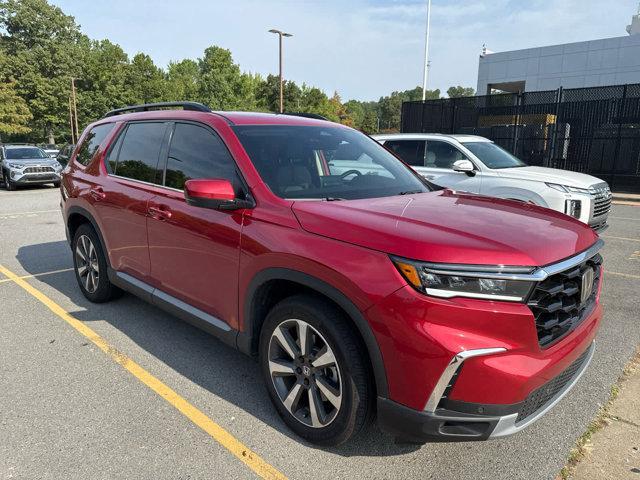 Photo of 2025 Radiant Red Metallic II Honda Pilot