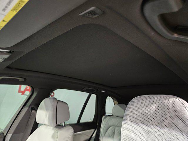 Photo of 2024 Alpine White BMW X5
