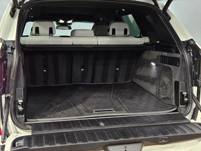Photo of 2024 Alpine White BMW X5