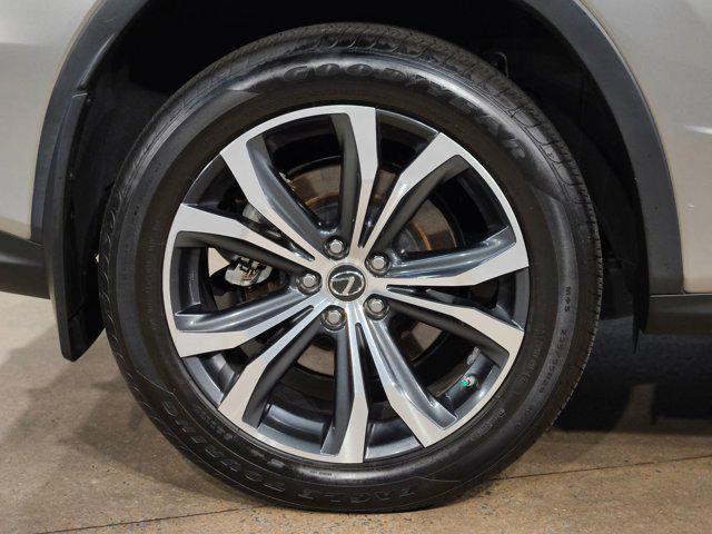 Photo of 2022 Atomic Silver Lexus RX 450h