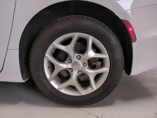 Photo of 2020 Bright White Clearcoat Chrysler Pacifica