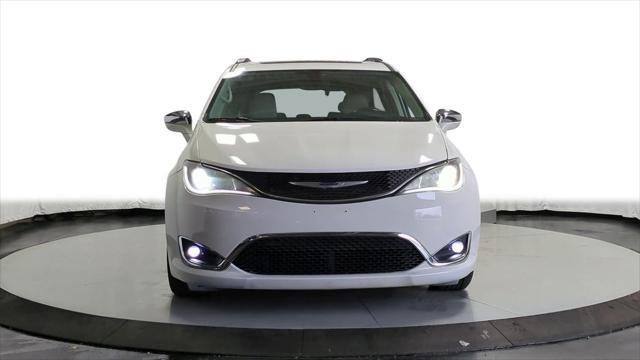 Photo of 2020 Bright White Clearcoat Chrysler Pacifica