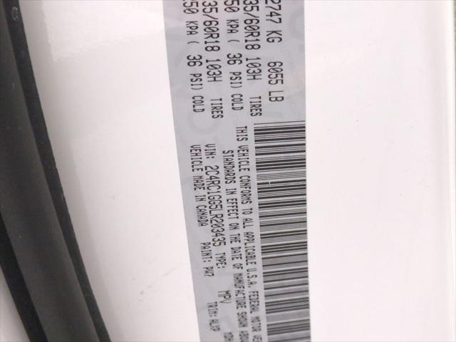 Photo of 2020 Bright White Clearcoat Chrysler Pacifica