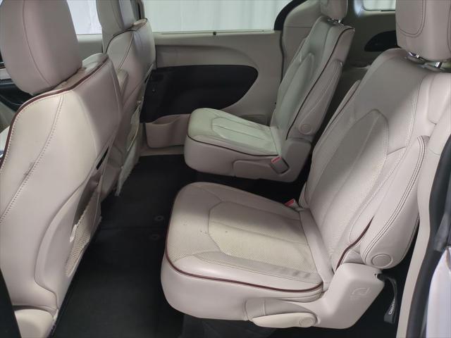 Photo of 2020 Bright White Clearcoat Chrysler Pacifica