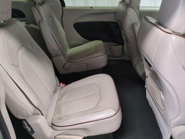 Photo of 2020 Bright White Clearcoat Chrysler Pacifica