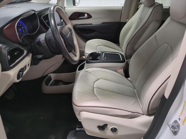 Photo of 2020 Bright White Clearcoat Chrysler Pacifica