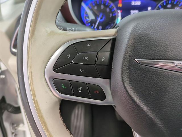 Photo of 2020 Bright White Clearcoat Chrysler Pacifica