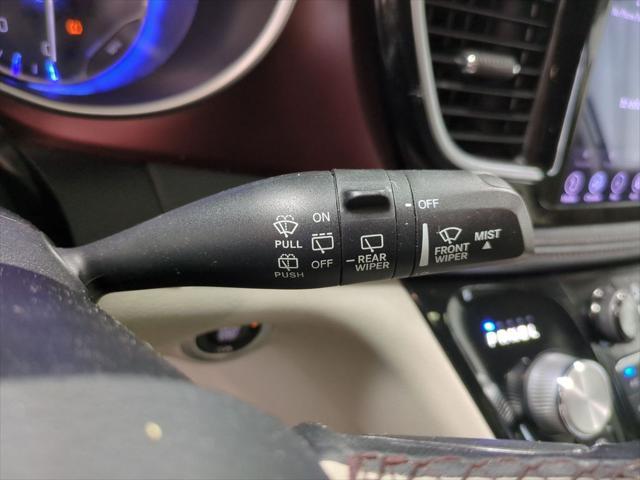 Photo of 2020 Bright White Clearcoat Chrysler Pacifica