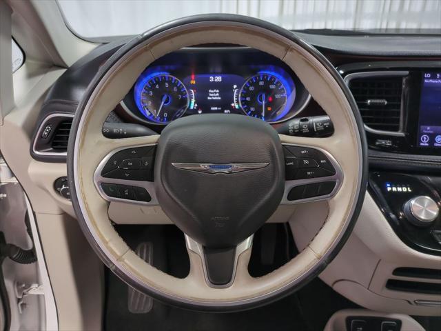 Photo of 2020 Bright White Clearcoat Chrysler Pacifica
