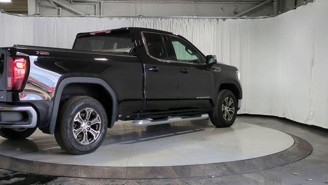Photo of 2022 Onyx Black GMC Sierra 1500