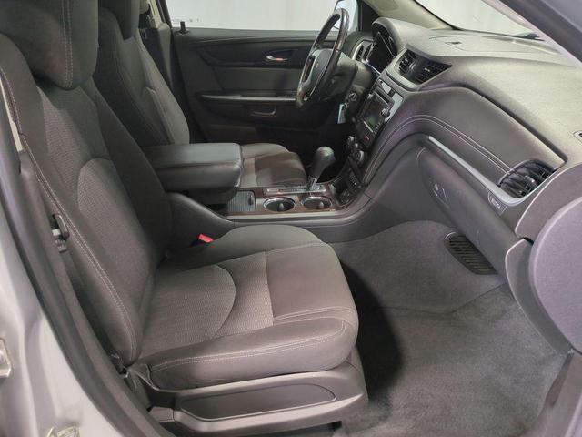 Photo of 2016 Silver Ice Metallic Chevrolet Traverse