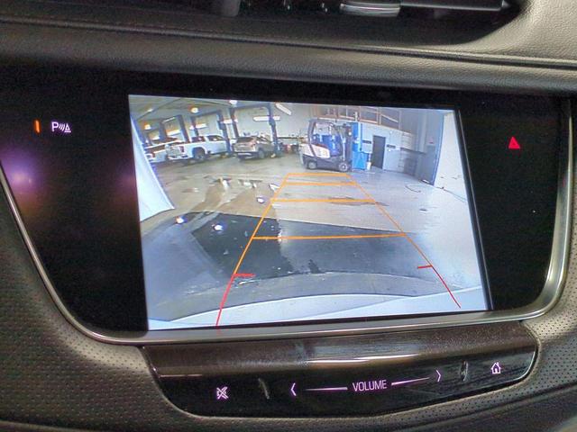 Photo of 2017 Crystal White Tricoat Cadillac XT5