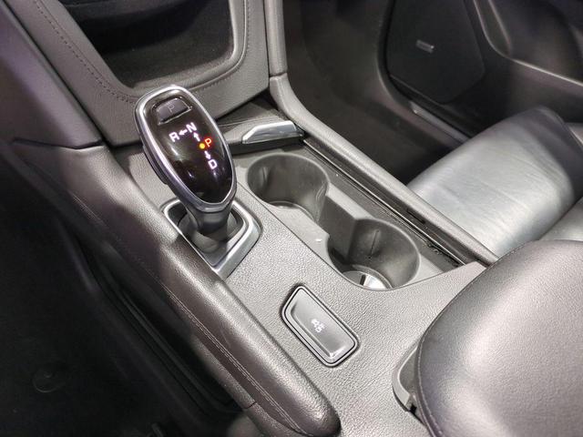 Photo of 2017 Crystal White Tricoat Cadillac XT5