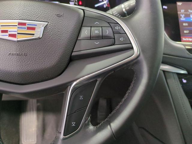 Photo of 2017 Crystal White Tricoat Cadillac XT5
