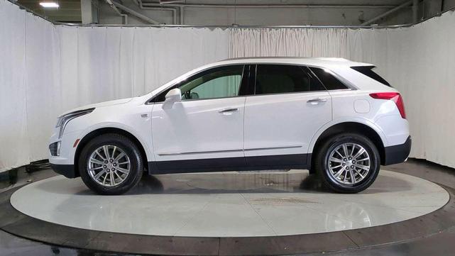 Photo of 2017 Crystal White Tricoat Cadillac XT5
