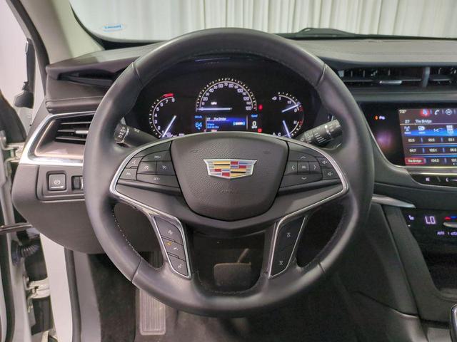 Photo of 2017 Crystal White Tricoat Cadillac XT5