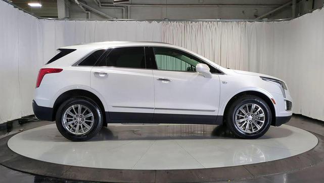 Photo of 2017 Crystal White Tricoat Cadillac XT5