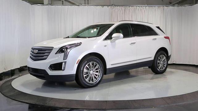 Photo of 2017 Crystal White Tricoat Cadillac XT5