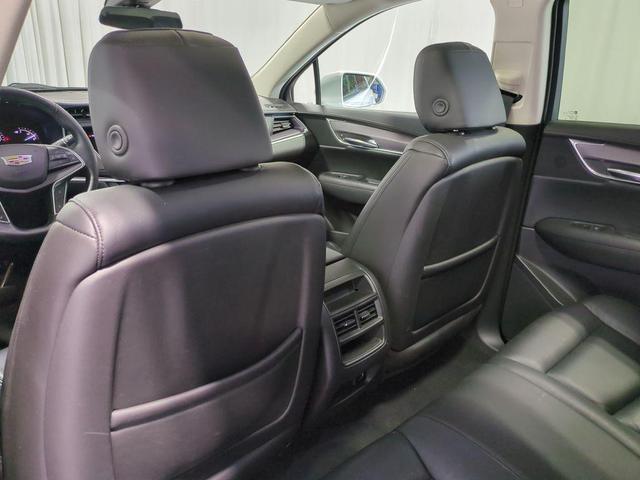 Photo of 2017 Crystal White Tricoat Cadillac XT5