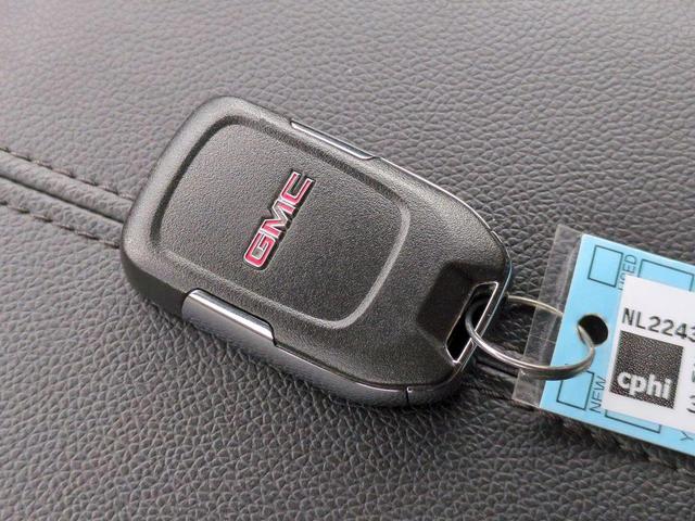 Photo of 2022 Summit White GMC Terrain