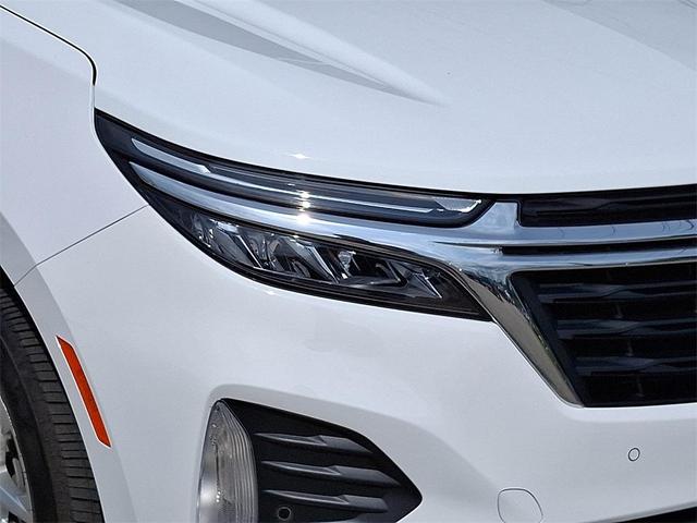 Photo of 2022 Summit White Chevrolet Equinox