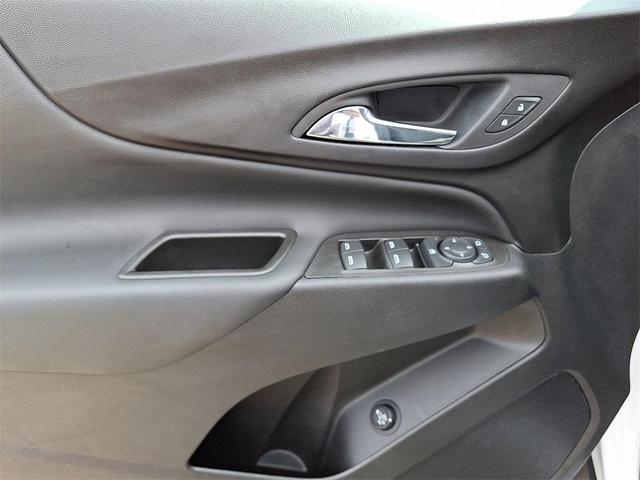 Photo of 2022 Summit White Chevrolet Equinox