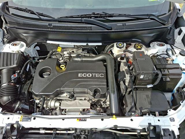 Photo of 2022 Summit White Chevrolet Equinox