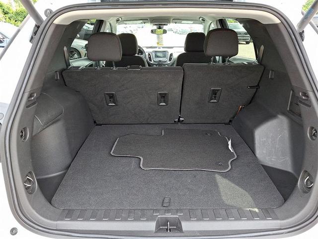 Photo of 2022 Summit White Chevrolet Equinox