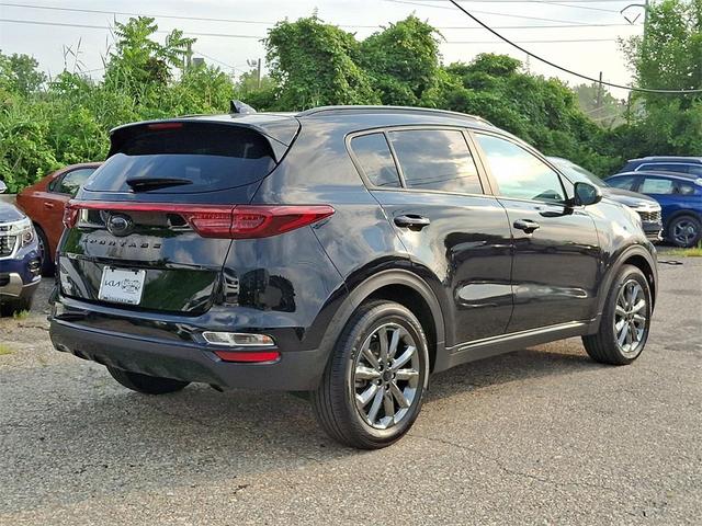 Photo of 2022 Black Cherry Pearl Kia Sportage