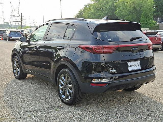 Photo of 2022 Black Cherry Pearl Kia Sportage