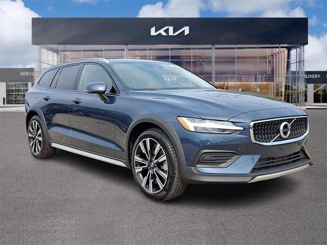 Photo of 2020 Blue Volvo V60 Cross Country