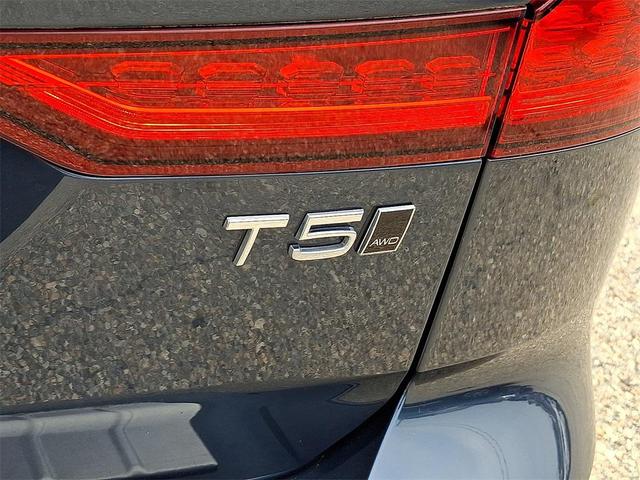 Photo of 2020 Blue Volvo V60 Cross Country