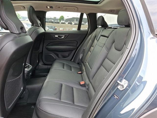 Photo of 2020 Blue Volvo V60 Cross Country