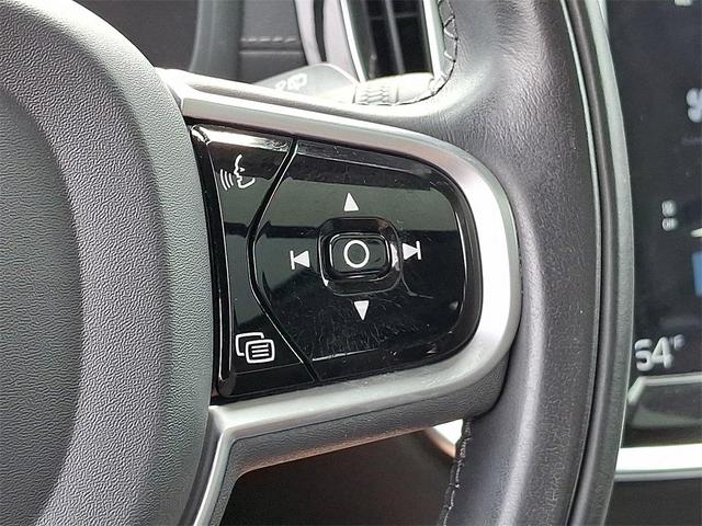 Photo of 2020 Blue Volvo V60 Cross Country