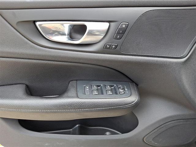 Photo of 2020 Blue Volvo V60 Cross Country